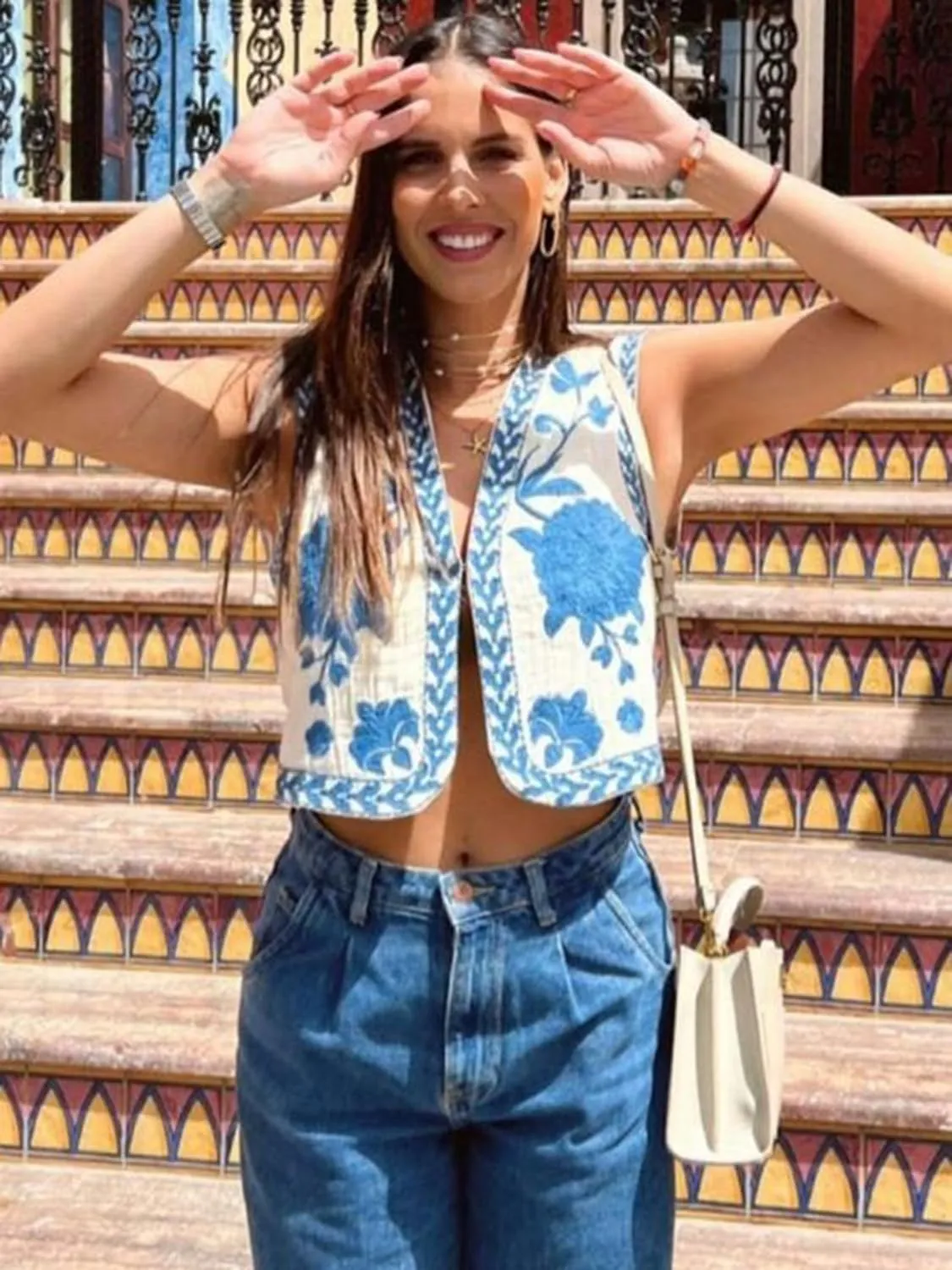 Women's Fashion Embroidered Vest Open Front Linen Ethnic Floral Crochet Tank Top Quilted Cotton Cowgirl Vest Jacket