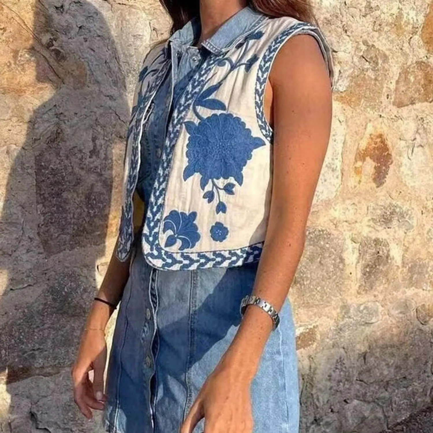Women's Fashion Embroidered Vest Open Front Linen Ethnic Floral Crochet Tank Top Quilted Cotton Cowgirl Vest Jacket