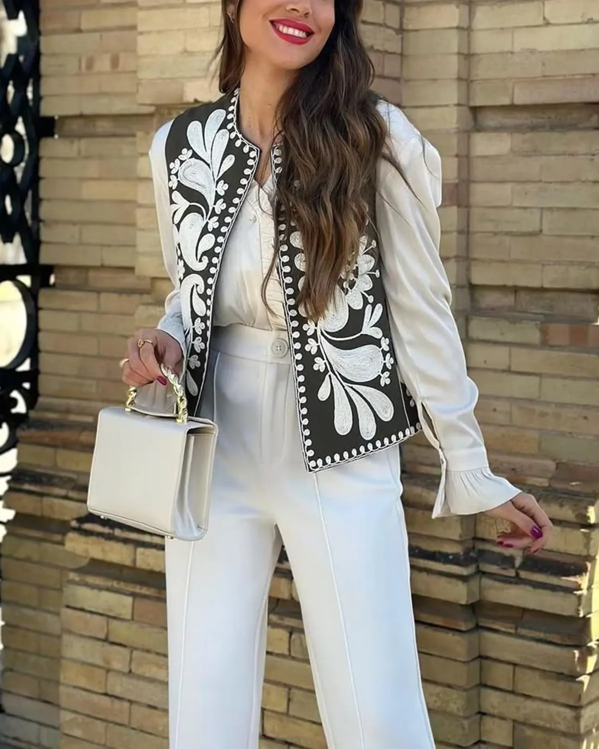 Women's Fashion Embroidered Vest Open Front Linen Ethnic Floral Crochet Tank Top Quilted Cotton Cowgirl Vest Jacket